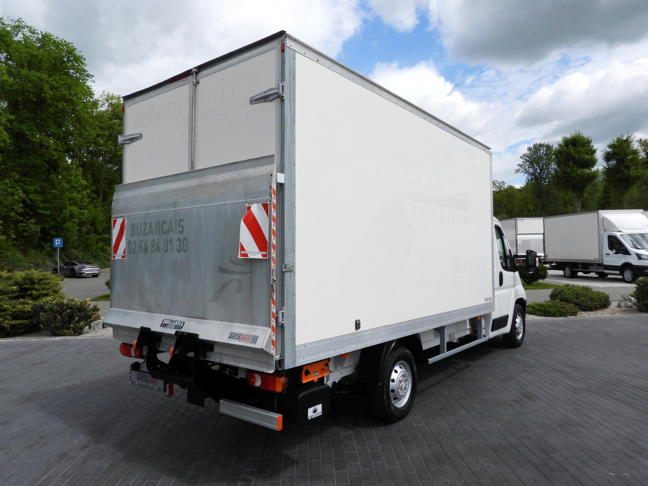 CITROEN JUMPER BOX LIFT 8 PALLETS CRUISE CONTROL NAVIGATION AIR CONDITIONING 165HP - Dobozos kisteherautó: 3 kép. CITROEN JUMPER BOX LIFT 8 PALLETS CRUISE CONTROL NAVIGATION AIR CONDITIONING 165HP - Dobozos kisteherautó: 3 kép.