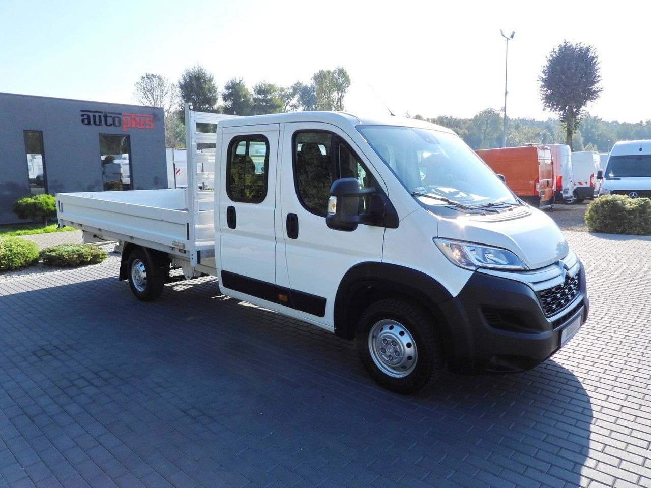 CITROEN JUMPER STAKE BODY DOUBLE CABIN DOKA 7 SEATS PNEUMATICS AIR CONDITIONING 140HP - Platós kisteherautó: 4 kép. CITROEN JUMPER STAKE BODY DOUBLE CABIN DOKA 7 SEATS PNEUMATICS AIR CONDITIONING 140HP - Platós kisteherautó: 4 kép.