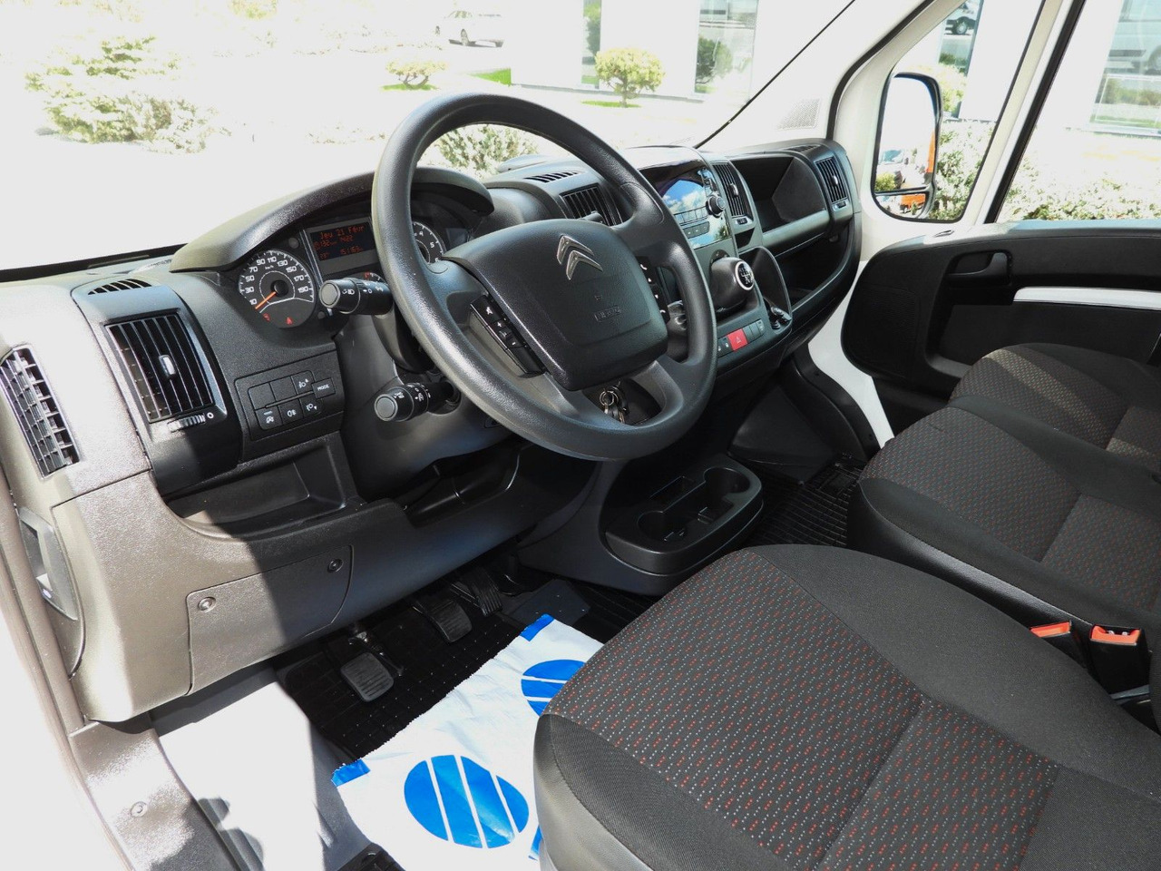 Citroën JUMPER KASTENWAGEN DOPPELKABINE 7 SITZE TEMPOMAT - Furgon, Duplakabinos kisteherautó: 2 kép. Citroën JUMPER KASTENWAGEN DOPPELKABINE 7 SITZE TEMPOMAT - Furgon, Duplakabinos kisteherautó: 2 kép.