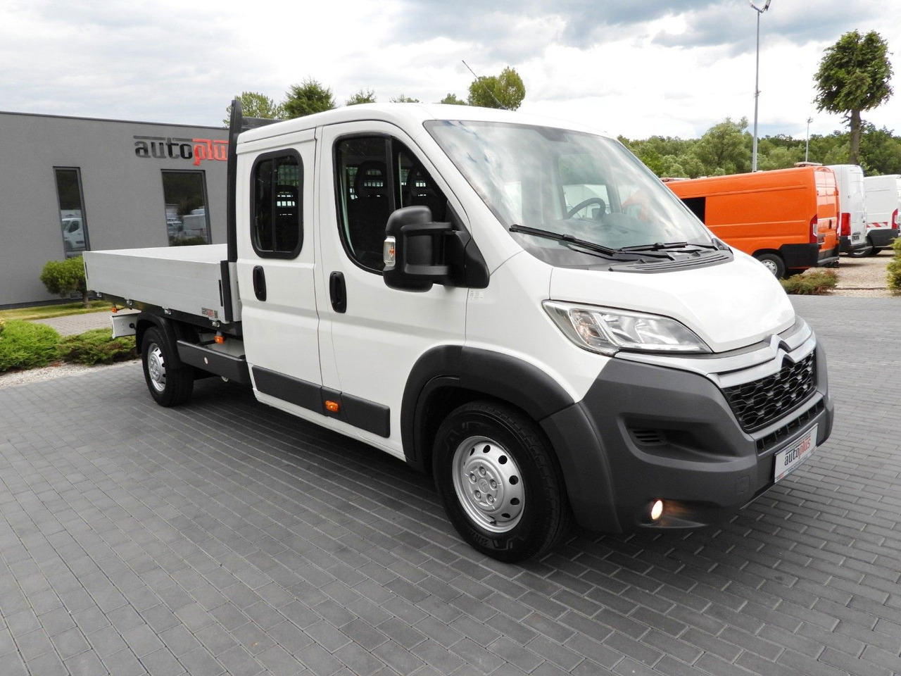 Citroën JUMPER PRITSCHE DOPPELKABINE DOKA 7 SITZE - Platós kisteherautó, Duplakabinos kisteherautó: 4 kép. Citroën JUMPER PRITSCHE DOPPELKABINE DOKA 7 SITZE - Platós kisteherautó, Duplakabinos kisteherautó: 4 kép.