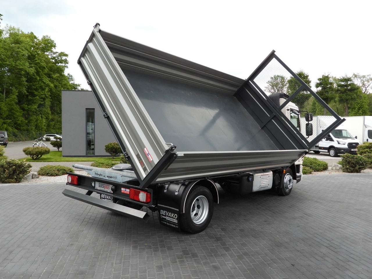 DAF LF 180 DREISEIKIPPER TEMPOMAT AUTOMATIK - Billenőplatós teherautó: 3 kép. DAF LF 180 DREISEIKIPPER TEMPOMAT AUTOMATIK - Billenőplatós teherautó: 3 kép.