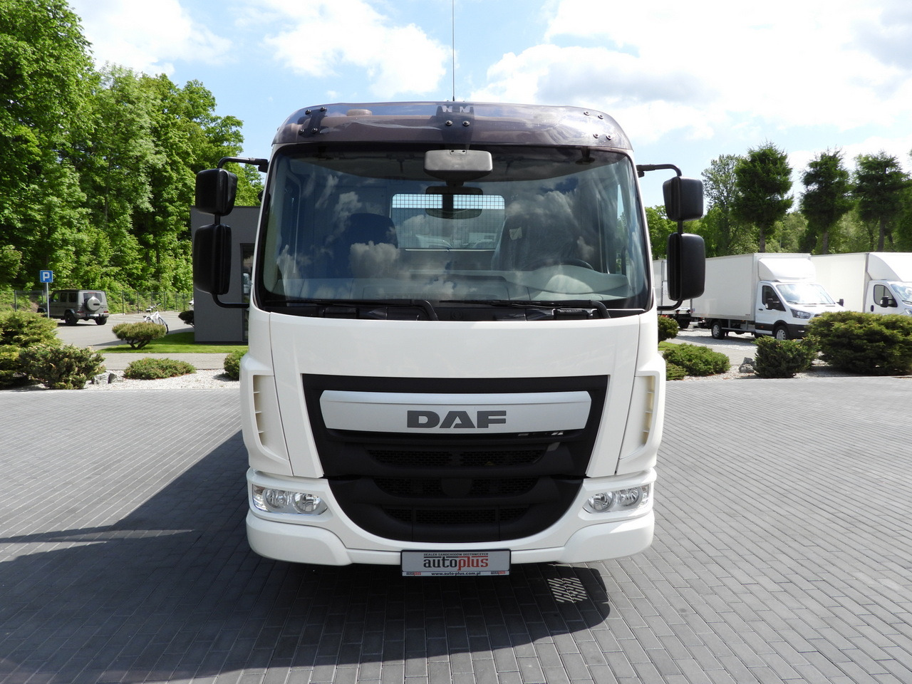 DAF LF 180 THREE-WAY TIPPER CRUISE CONTROL LED LIGHTS AUTOMATIC TRANSMISSION TWIN WHEELS AIR CONDITIONING 180HP - Billenőplatós teherautó: 5 kép. DAF LF 180 THREE-WAY TIPPER CRUISE CONTROL LED LIGHTS AUTOMATIC TRANSMISSION TWIN WHEELS AIR CONDITIONING 180HP - Billenőplatós teherautó: 5 kép.