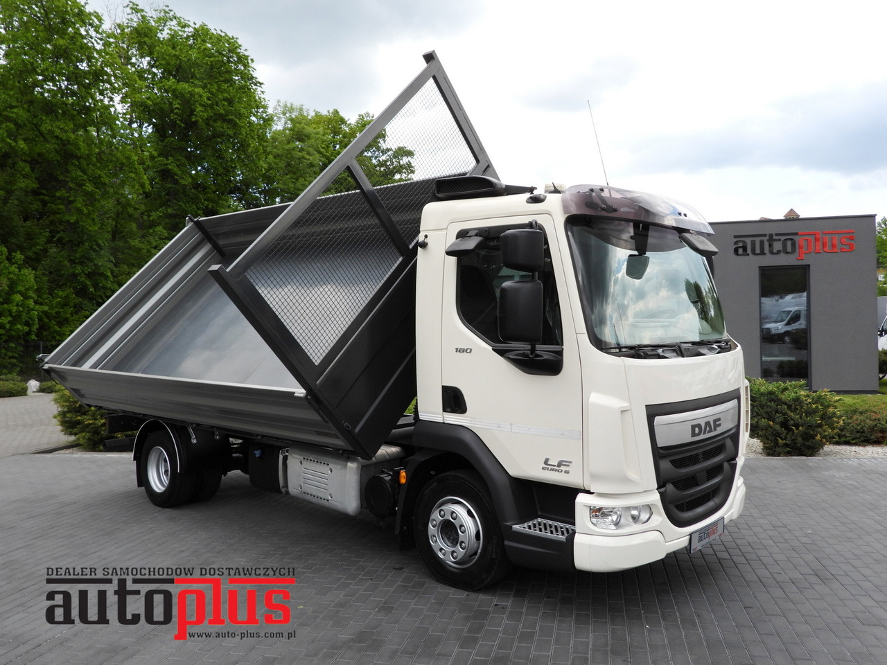 DAF LF 180 THREE-WAY TIPPER CRUISE CONTROL LED LIGHTS AUTOMATIC TRANSMISSION TWIN WHEELS AIR CONDITIONING 180HP - Billenőplatós teherautó: 1 kép. DAF LF 180 THREE-WAY TIPPER CRUISE CONTROL LED LIGHTS AUTOMATIC TRANSMISSION TWIN WHEELS AIR CONDITIONING 180HP - Billenőplatós teherautó: 1 kép.