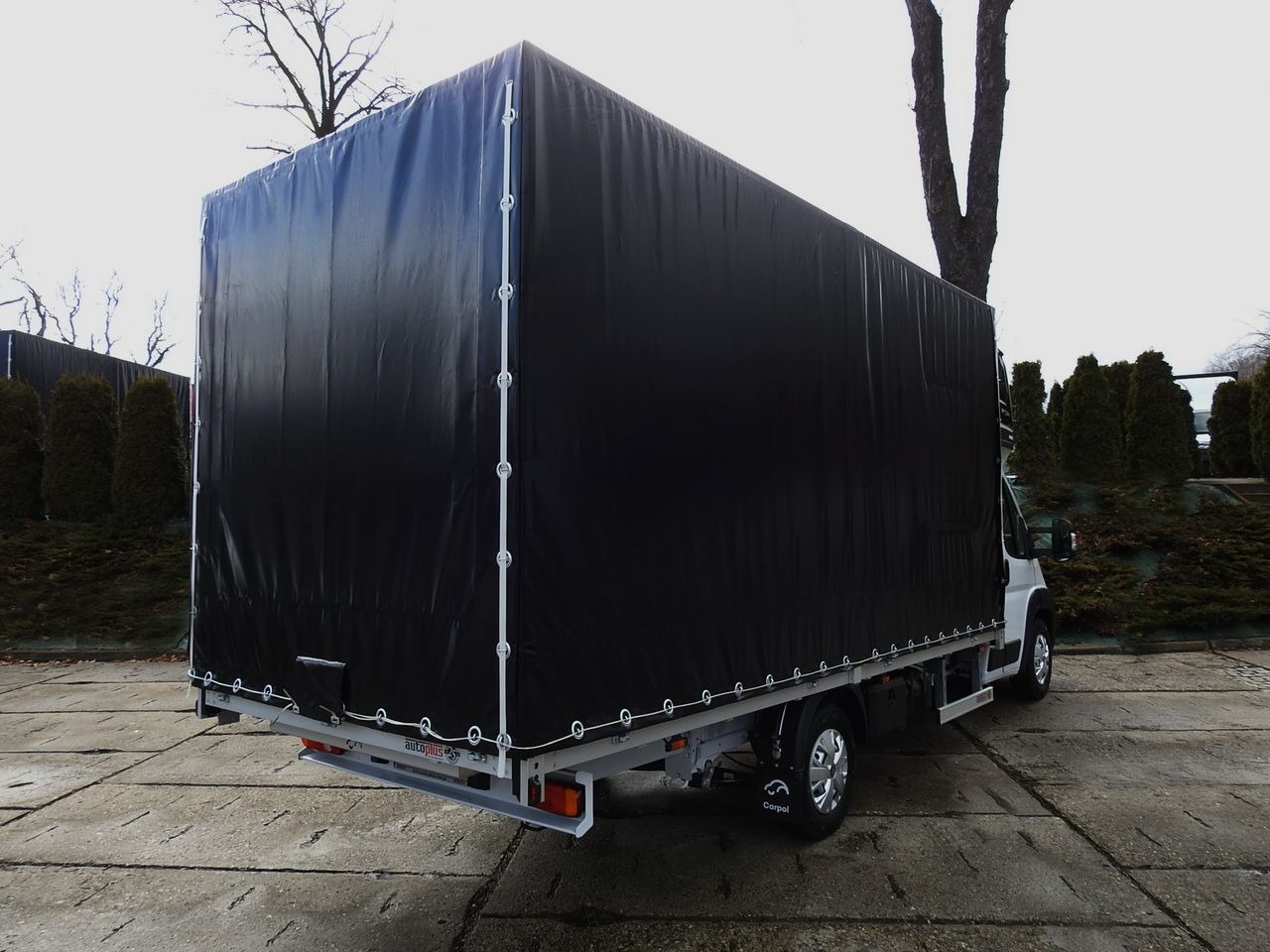 FIAT DUCATO - Ponyvás kisteherautó: 3 kép. FIAT DUCATO - Ponyvás kisteherautó: 3 kép.