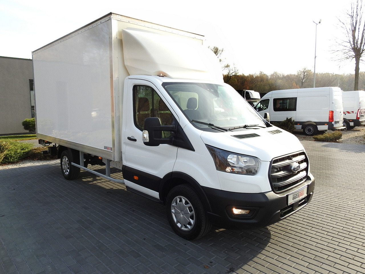 FORD TRANSIT BOX LIFT 8 PALLETS CRUISE CONTROL AIR CONDITIONING 130HP - Dobozos kisteherautó: 4 kép. FORD TRANSIT BOX LIFT 8 PALLETS CRUISE CONTROL AIR CONDITIONING 130HP - Dobozos kisteherautó: 4 kép.