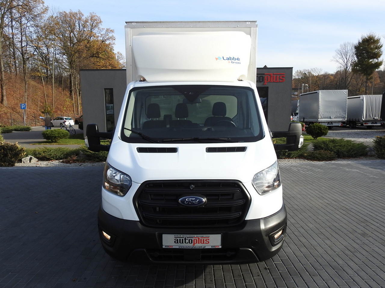 FORD TRANSIT BOX LIFT 8 PALLETS CRUISE CONTROL AIR CONDITIONING 130HP - Dobozos kisteherautó: 5 kép. FORD TRANSIT BOX LIFT 8 PALLETS CRUISE CONTROL AIR CONDITIONING 130HP - Dobozos kisteherautó: 5 kép.
