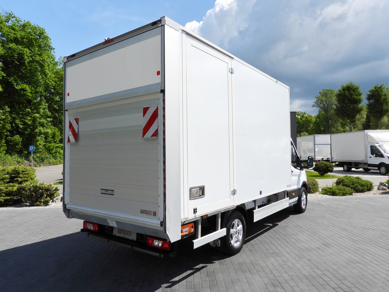FORD TRANSIT BOX LIFT 8 PALLETS CRUISE CONTROL LED LIGHTS AIR CONDITIONING 130HP - Dobozos kisteherautó: 3 kép. FORD TRANSIT BOX LIFT 8 PALLETS CRUISE CONTROL LED LIGHTS AIR CONDITIONING 130HP - Dobozos kisteherautó: 3 kép.