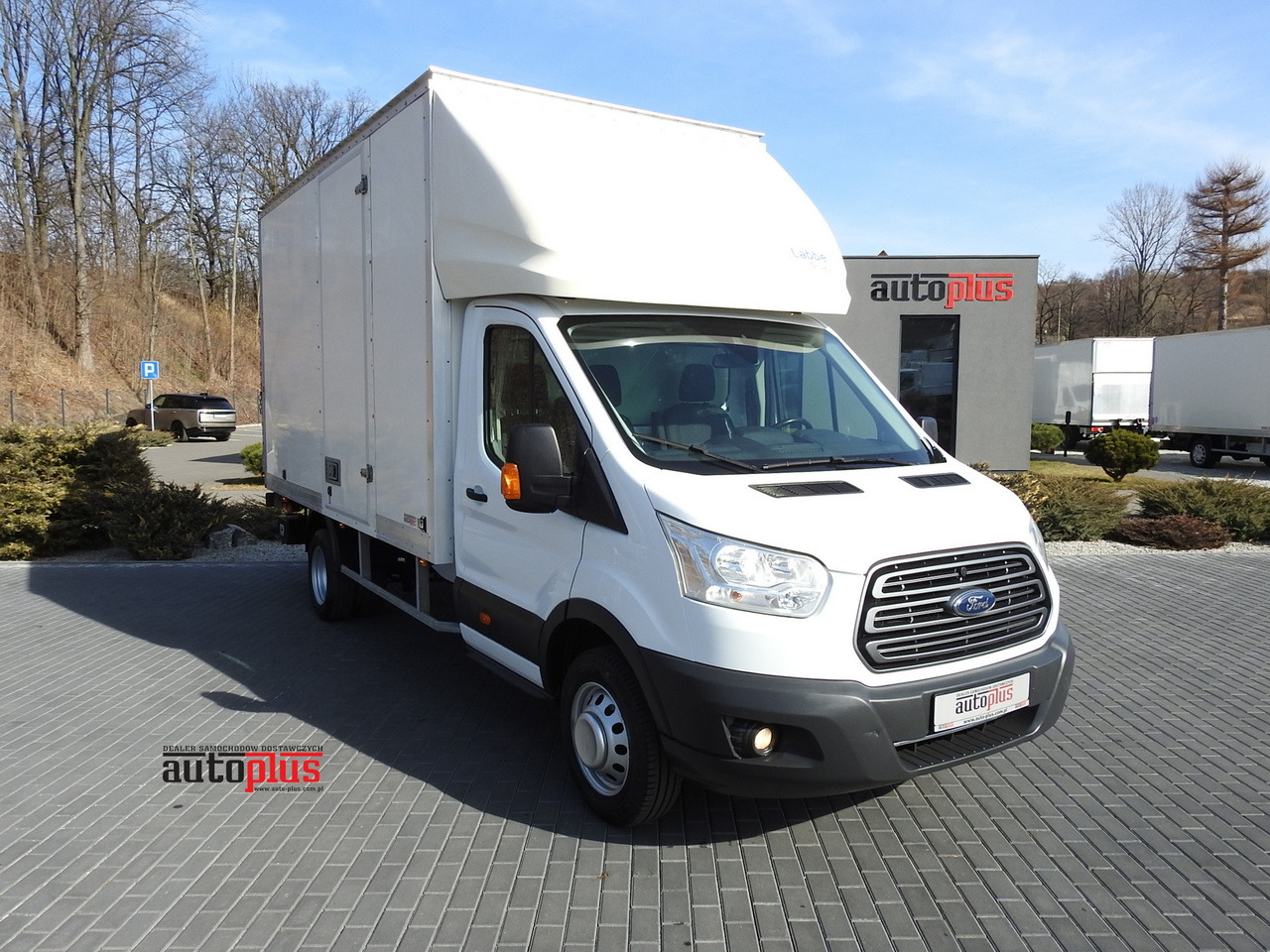 FORD TRANSIT BOX LIFT 8 PALLETS CRUISE CONTROL LED LIGHTS TWIN WHEELS AIR CONDITIONING 170HP - Dobozos kisteherautó: 1 kép. FORD TRANSIT BOX LIFT 8 PALLETS CRUISE CONTROL LED LIGHTS TWIN WHEELS AIR CONDITIONING 170HP - Dobozos kisteherautó: 1 kép.