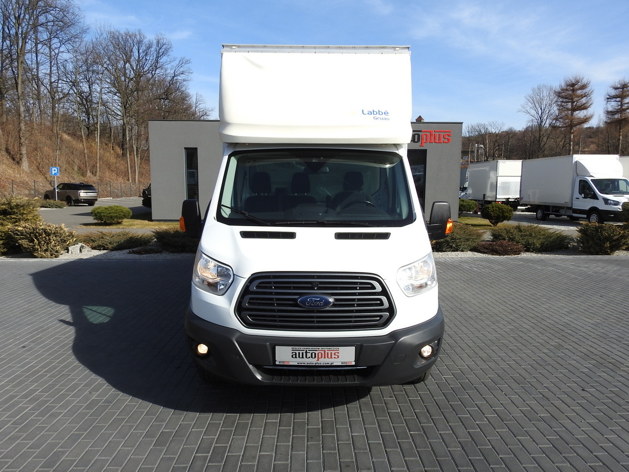 FORD TRANSIT  BOX LIFT 8 PALLETS CRUISE CONTROL LED LIGHTS TWIN WHEELS AIR CONDITIONING  170HP - Dobozos kisteherautó: 5 kép. FORD TRANSIT  BOX LIFT 8 PALLETS CRUISE CONTROL LED LIGHTS TWIN WHEELS AIR CONDITIONING  170HP - Dobozos kisteherautó: 5 kép.
