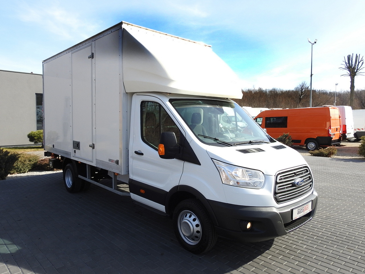 FORD TRANSIT BOX LIFT 8 PALLETS CRUISE CONTROL LED LIGHTS TWIN WHEELS AIR CONDITIONING 170HP - Dobozos kisteherautó: 4 kép. FORD TRANSIT BOX LIFT 8 PALLETS CRUISE CONTROL LED LIGHTS TWIN WHEELS AIR CONDITIONING 170HP - Dobozos kisteherautó: 4 kép.