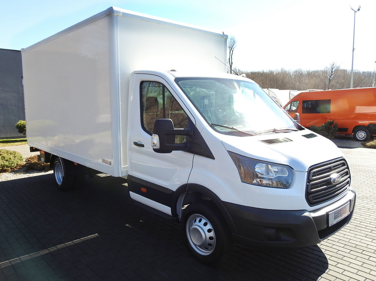 FORD TRANSIT  BOX LIFT 8 PALLETS TWIN WHEELS AIR CONDITIONING  130HP - Dobozos kisteherautó: 4 kép. FORD TRANSIT  BOX LIFT 8 PALLETS TWIN WHEELS AIR CONDITIONING  130HP - Dobozos kisteherautó: 4 kép.