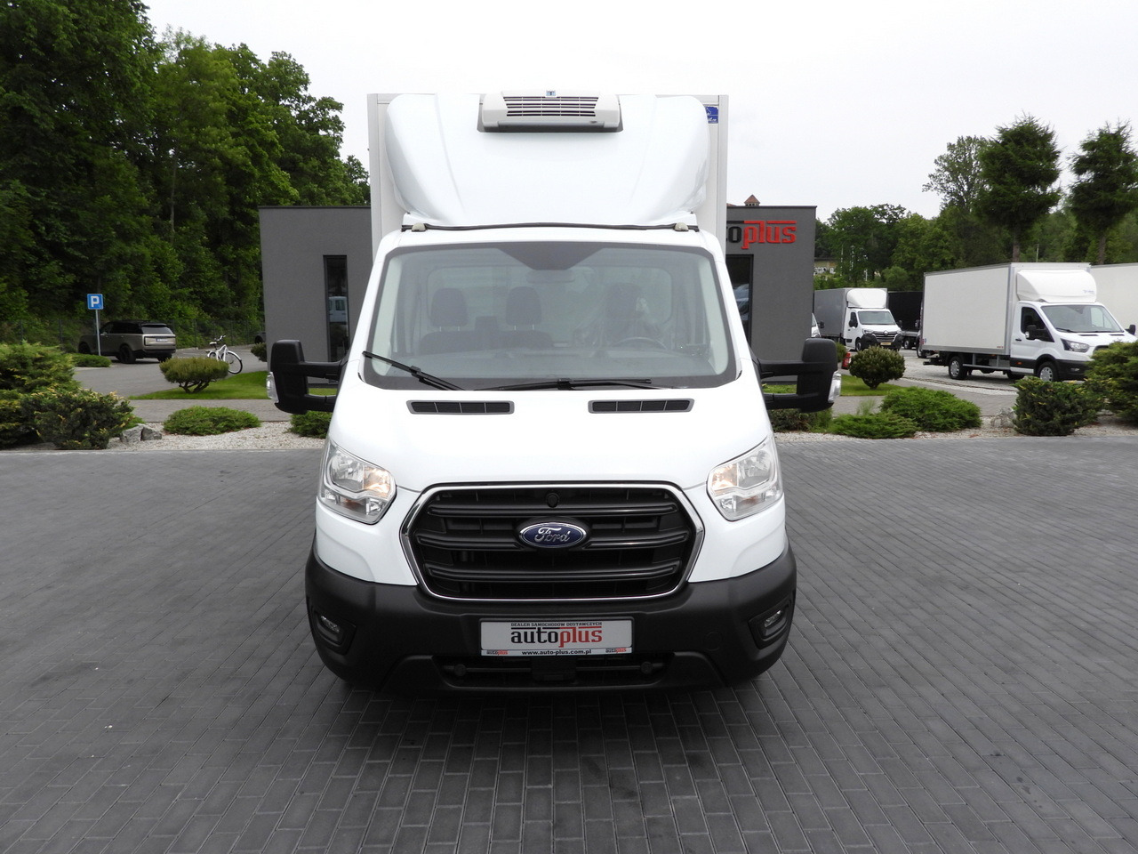 FORD TRANSIT BOX / REFRIGERATOR BOX 5*C / CRUISE CONTROL LED LIGHTS TWIN WHEELS AIR CONDITIONING 130HP - Dobozos kisteherautó: 5 kép. FORD TRANSIT BOX / REFRIGERATOR BOX 5*C / CRUISE CONTROL LED LIGHTS TWIN WHEELS AIR CONDITIONING 130HP - Dobozos kisteherautó: 5 kép.