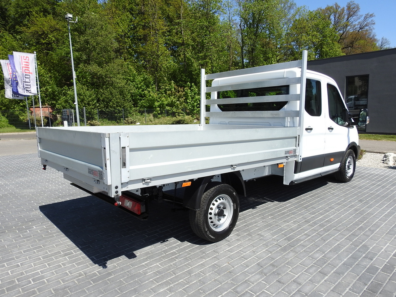 FORD TRANSIT STAKE BODY DOUBLE CABIN DOKA 7 SEATS AIR CONDITIONING 130HP - Duplakabinos kisteherautó: 3 kép. FORD TRANSIT STAKE BODY DOUBLE CABIN DOKA 7 SEATS AIR CONDITIONING 130HP - Duplakabinos kisteherautó: 3 kép.