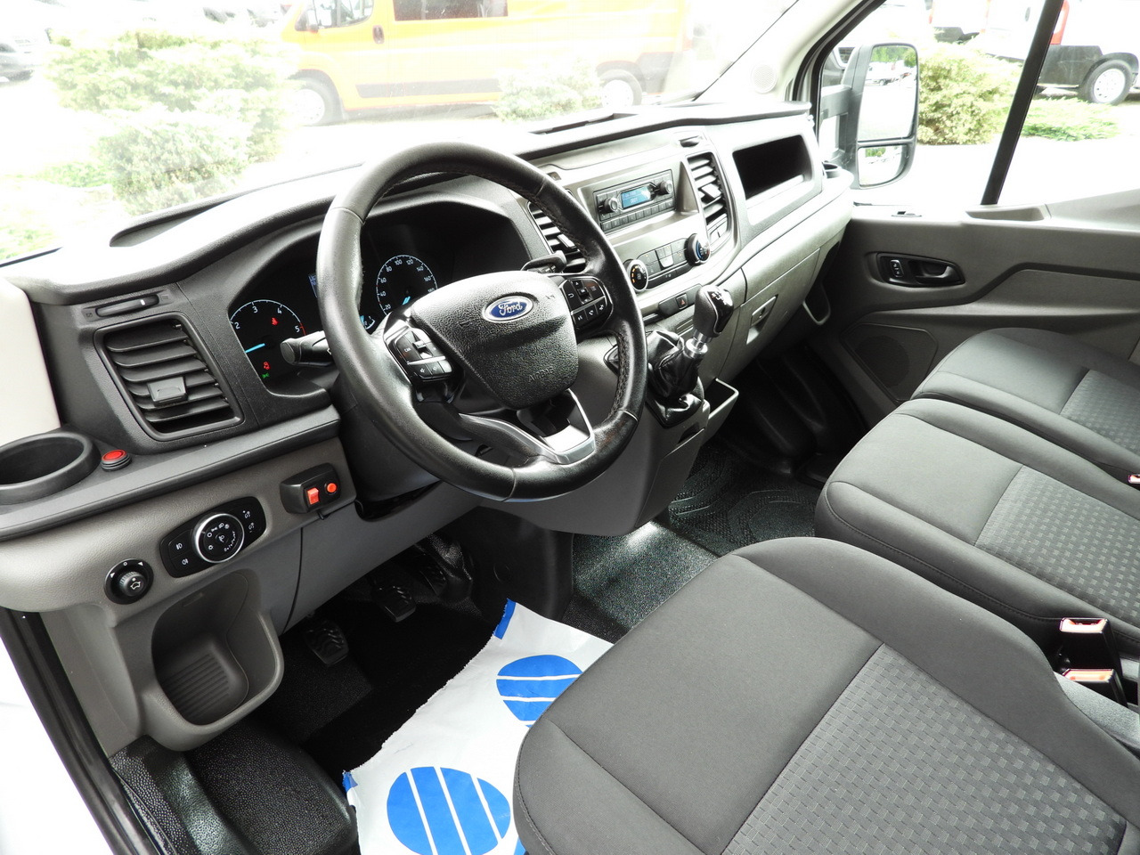 FORD TRANSIT TARPAULIN 8 PALLETS CRUISE CONTROL LED LIGHTS TWIN WHEELS AIR CONDITIONING 130HP - Ponyvás kisteherautó: 2 kép. FORD TRANSIT TARPAULIN 8 PALLETS CRUISE CONTROL LED LIGHTS TWIN WHEELS AIR CONDITIONING 130HP - Ponyvás kisteherautó: 2 kép.