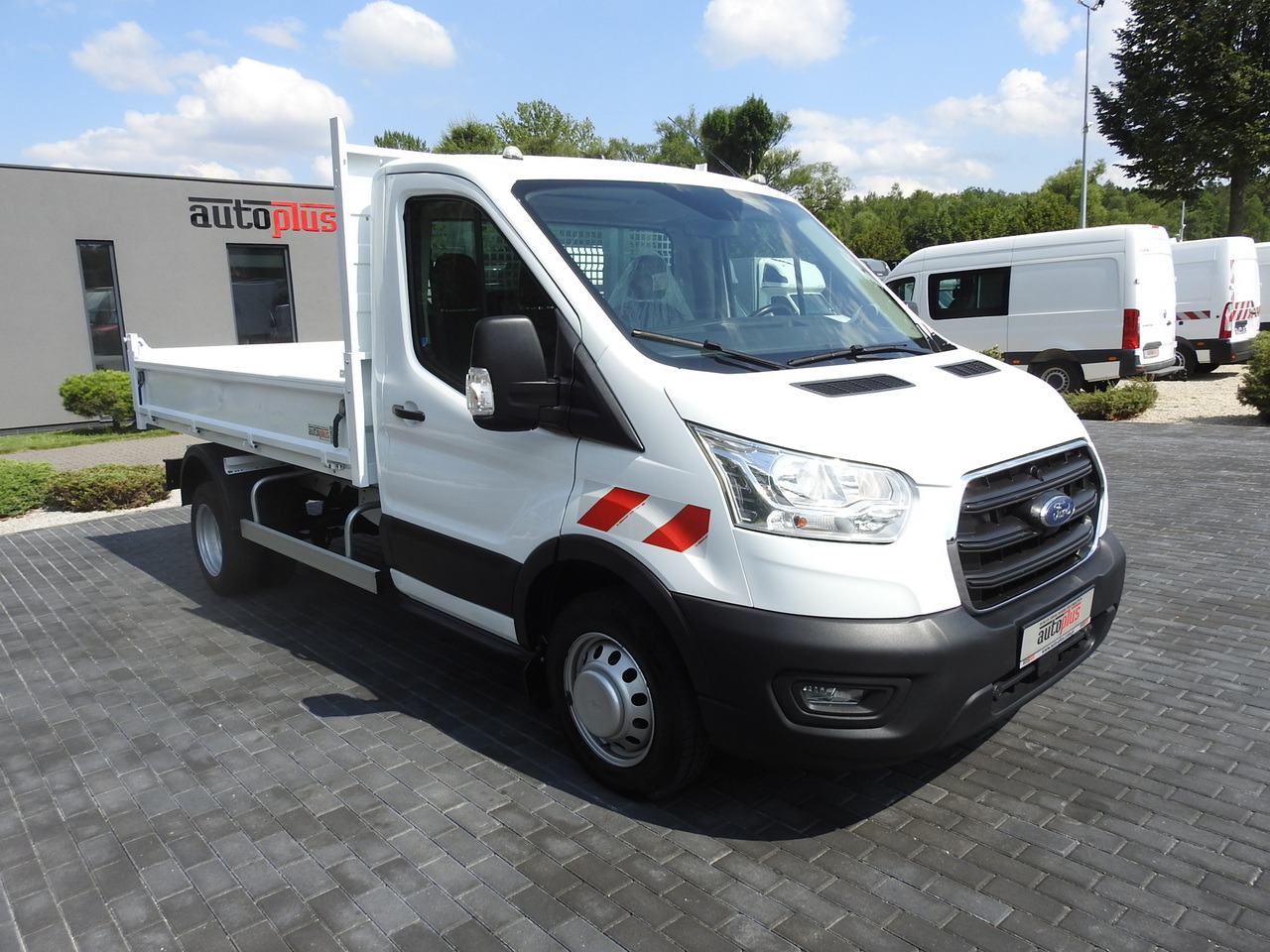 FORD TRANSIT TIPPER CRUISE CONTROL AIR CONDITIONING TWIN WHEELS 170HP - Billenőplatós kisteherautó: 4 kép. FORD TRANSIT TIPPER CRUISE CONTROL AIR CONDITIONING TWIN WHEELS 170HP - Billenőplatós kisteherautó: 4 kép.