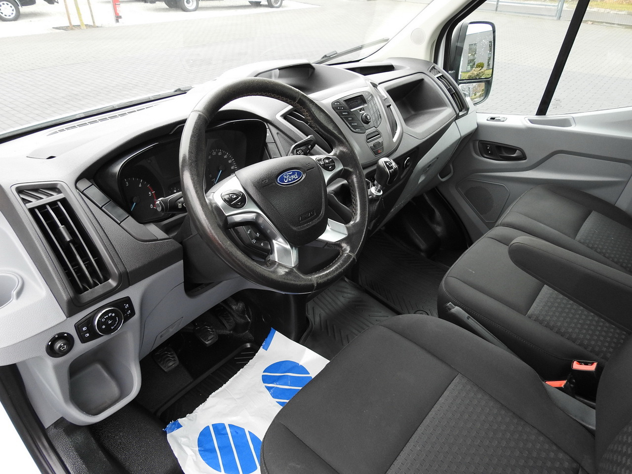 FORD TRANSIT TIPPER CRUISE CONTROL AIR CONDITIONING TWIN WHEELS 170HP - Billenőplatós kisteherautó: 2 kép. FORD TRANSIT TIPPER CRUISE CONTROL AIR CONDITIONING TWIN WHEELS 170HP - Billenőplatós kisteherautó: 2 kép.
