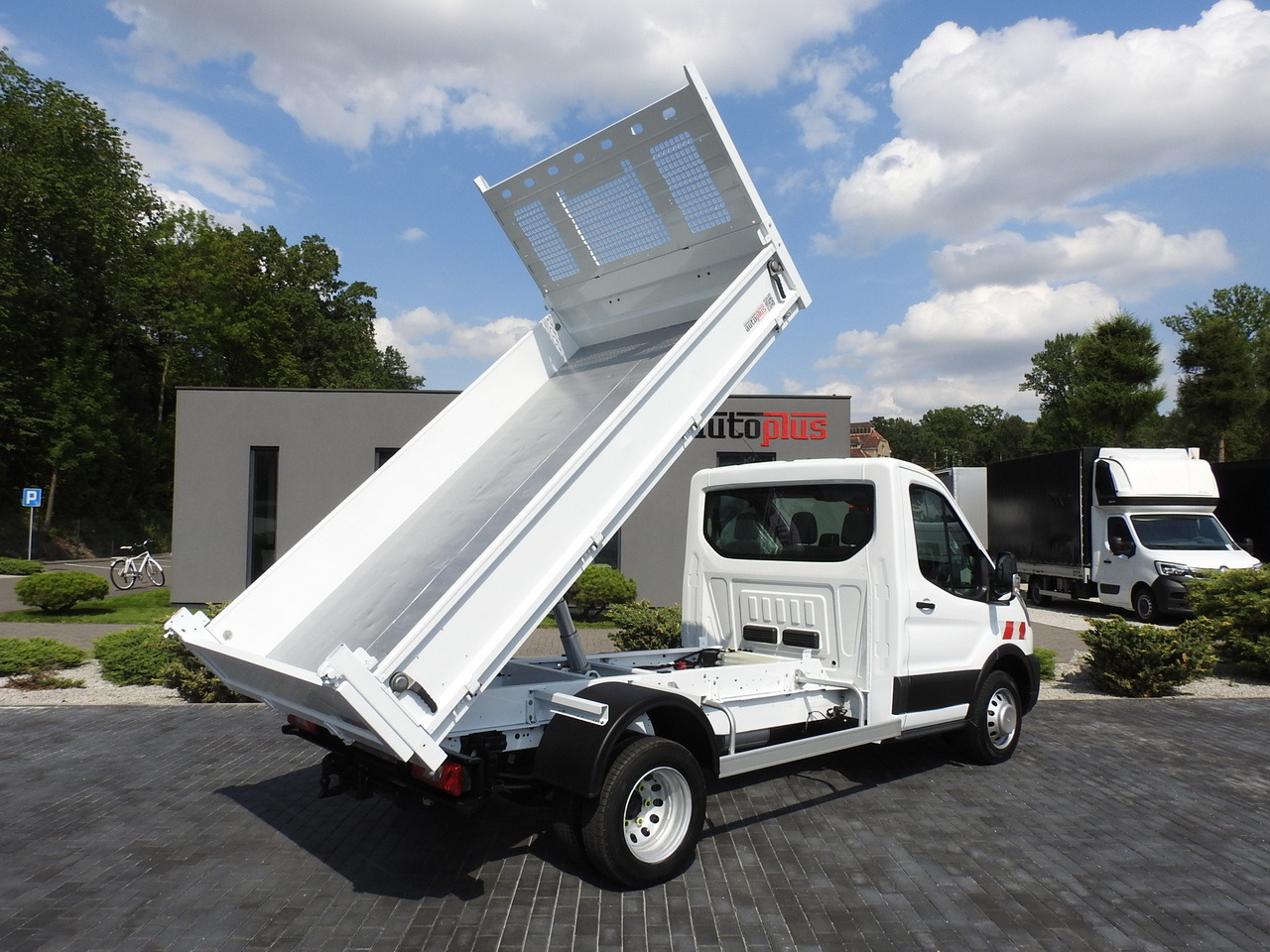 FORD TRANSIT TIPPER CRUISE CONTROL AIR CONDITIONING TWIN WHEELS 170HP - Billenőplatós kisteherautó: 3 kép. FORD TRANSIT TIPPER CRUISE CONTROL AIR CONDITIONING TWIN WHEELS 170HP - Billenőplatós kisteherautó: 3 kép.