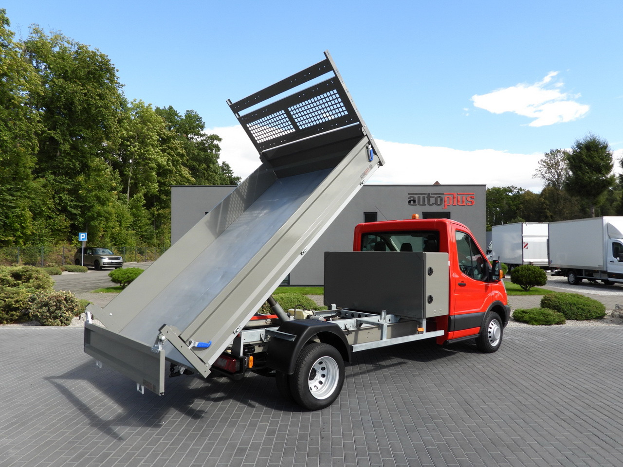 FORD TRANSIT TIPPER CRUISE CONTROL LED LIGHTS TWIN WHEELS AIR CONDITIONING 170HP - Billenőplatós kisteherautó: 3 kép. FORD TRANSIT TIPPER CRUISE CONTROL LED LIGHTS TWIN WHEELS AIR CONDITIONING 170HP - Billenőplatós kisteherautó: 3 kép.