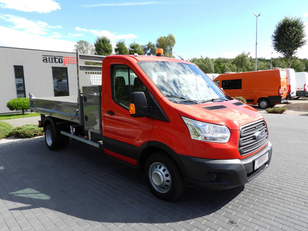 FORD TRANSIT TIPPER CRUISE CONTROL LED LIGHTS TWIN WHEELS AIR CONDITIONING 170HP - Billenőplatós kisteherautó: 4 kép. FORD TRANSIT TIPPER CRUISE CONTROL LED LIGHTS TWIN WHEELS AIR CONDITIONING 170HP - Billenőplatós kisteherautó: 4 kép.