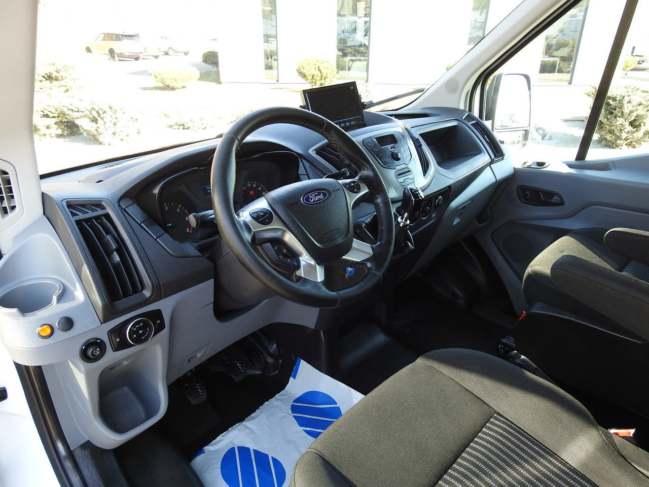 FORD TRANSIT TIPPER DOUBLE CABIN DOKA 6 SEATS CRUISE CONTROL AIR CONDITIONING 130HP - Billenőplatós kisteherautó: 2 kép. FORD TRANSIT TIPPER DOUBLE CABIN DOKA 6 SEATS CRUISE CONTROL AIR CONDITIONING 130HP - Billenőplatós kisteherautó: 2 kép.