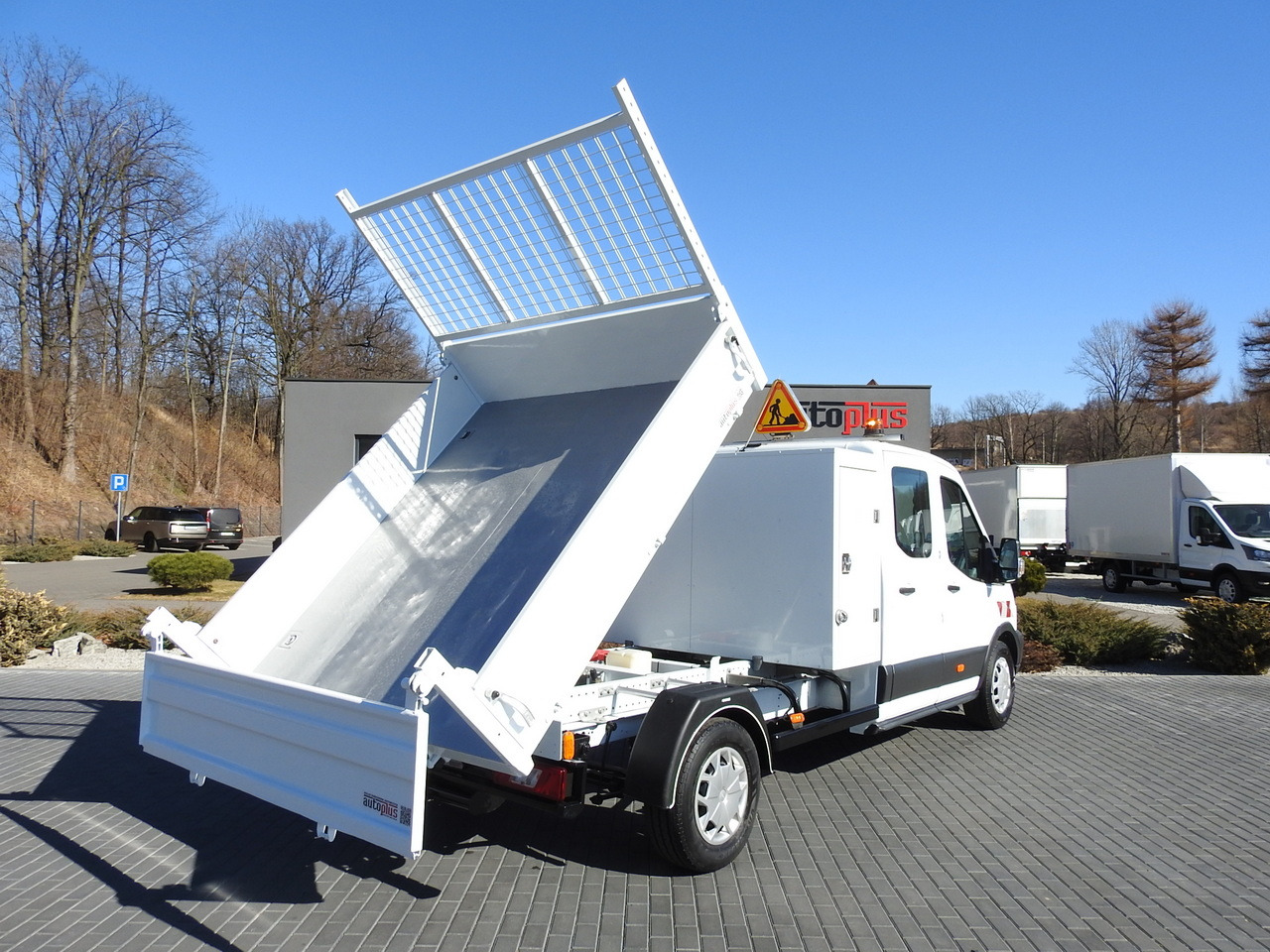 FORD TRANSIT TIPPER DOUBLE CABIN DOKA 6 SEATS CRUISE CONTROL AIR CONDITIONING 130HP - Billenőplatós kisteherautó: 3 kép. FORD TRANSIT TIPPER DOUBLE CABIN DOKA 6 SEATS CRUISE CONTROL AIR CONDITIONING 130HP - Billenőplatós kisteherautó: 3 kép.