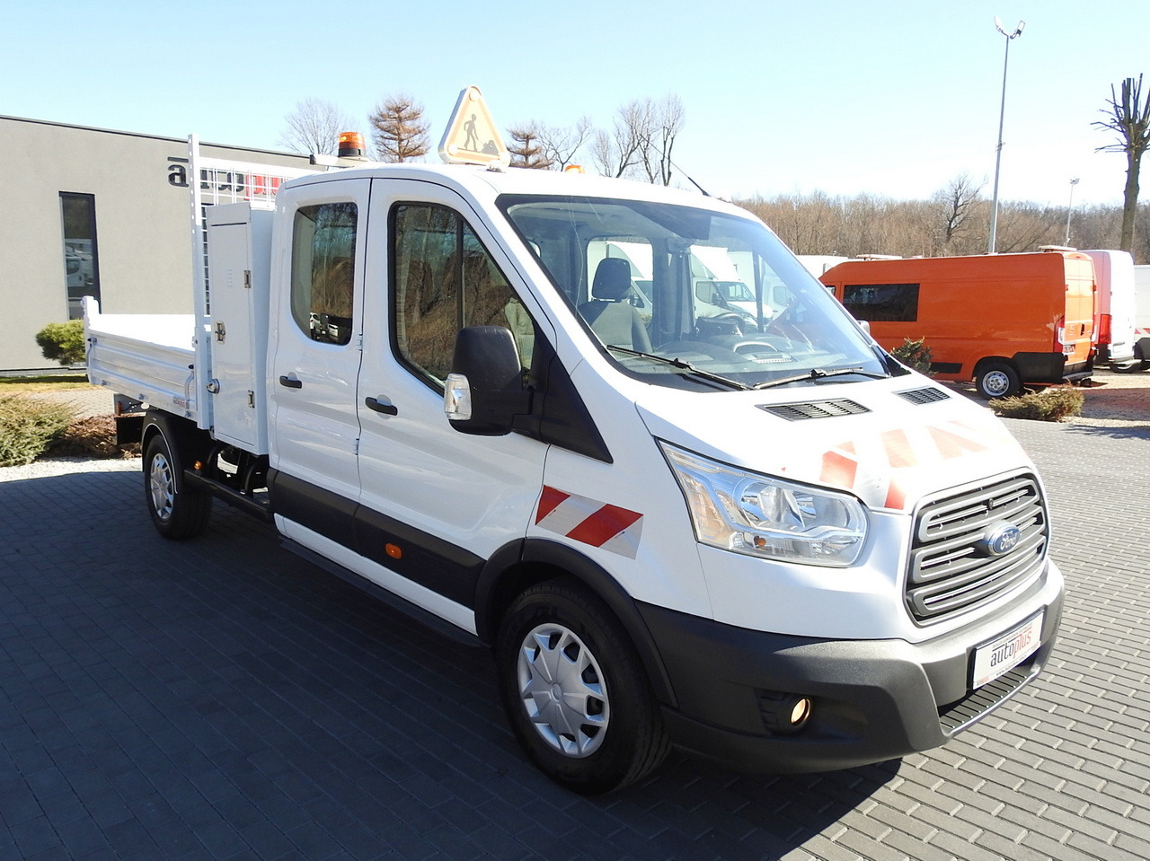 FORD TRANSIT TIPPER DOUBLE CABIN DOKA 6 SEATS CRUISE CONTROL AIR CONDITIONING 130HP - Billenőplatós kisteherautó: 4 kép. FORD TRANSIT TIPPER DOUBLE CABIN DOKA 6 SEATS CRUISE CONTROL AIR CONDITIONING 130HP - Billenőplatós kisteherautó: 4 kép.