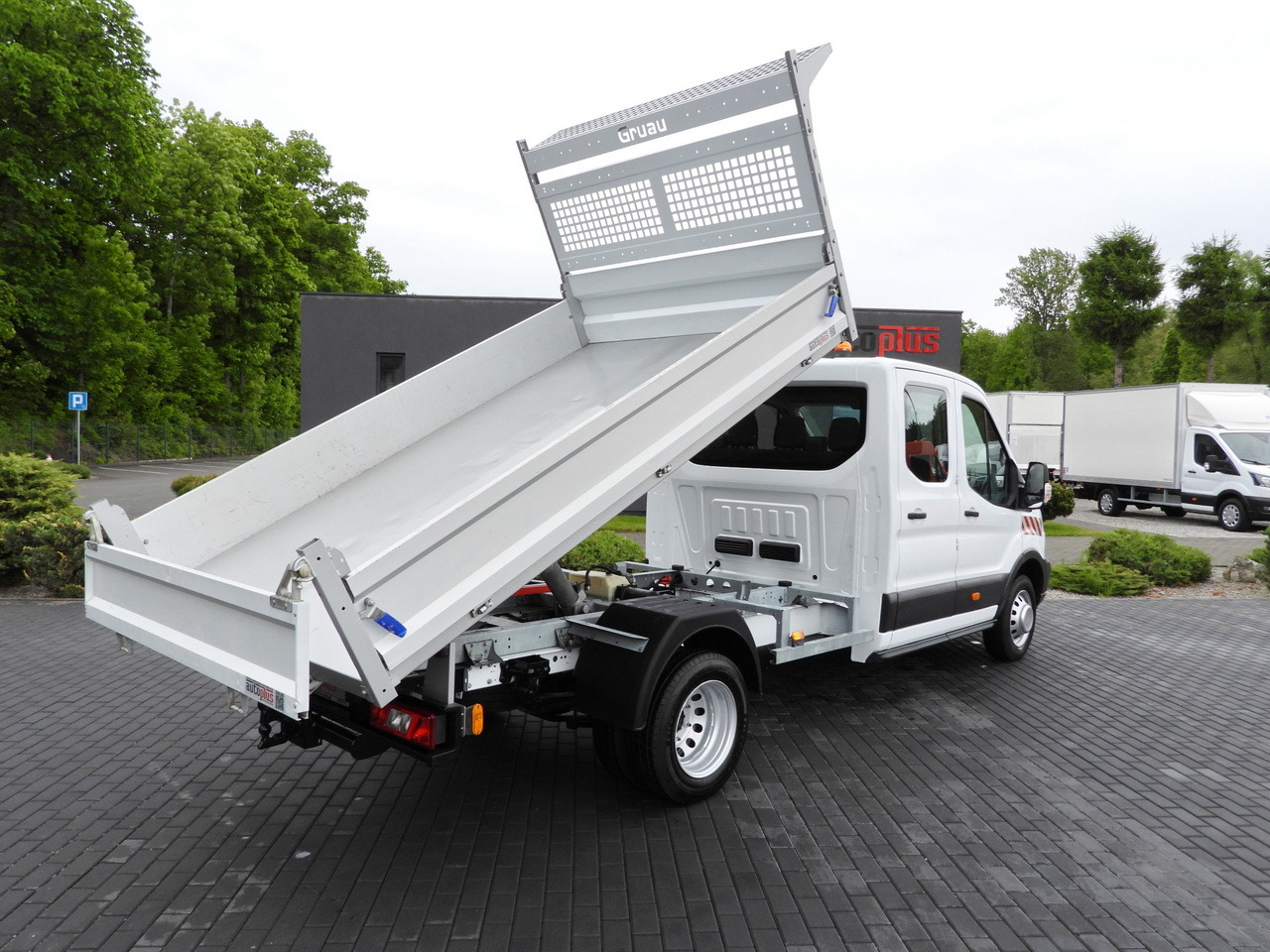 FORD TRANSIT TIPPER DOUBLE CABIN DOKA 6 SEATS CRUISE CONTROL AIR CONDITIONING TWIN WHEELS 170HP - Billenőplatós kisteherautó: 3 kép. FORD TRANSIT TIPPER DOUBLE CABIN DOKA 6 SEATS CRUISE CONTROL AIR CONDITIONING TWIN WHEELS 170HP - Billenőplatós kisteherautó: 3 kép.