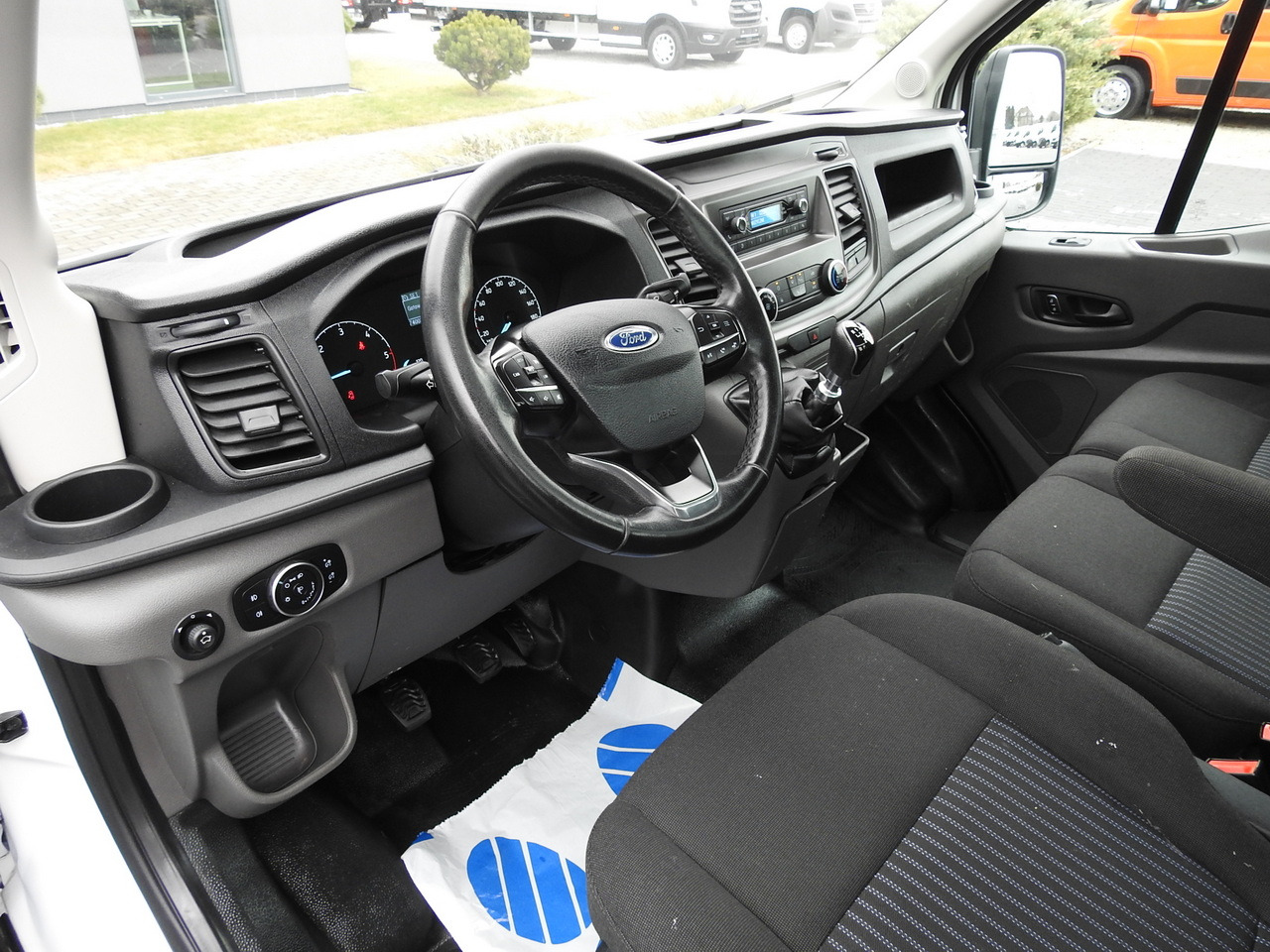 FORD TRANSIT TIPPER LED LIGHTS TWIN WHEELS AIR CONDITIONING 130HP - Billenőplatós kisteherautó: 2 kép. FORD TRANSIT TIPPER LED LIGHTS TWIN WHEELS AIR CONDITIONING 130HP - Billenőplatós kisteherautó: 2 kép.