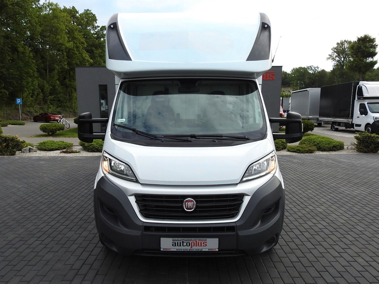 Fiat DUCATO KOFFER 8 PALETTEN KLIMAANLAGE 130PS - Dobozos kisteherautó: 5 kép. Fiat DUCATO KOFFER 8 PALETTEN KLIMAANLAGE 130PS - Dobozos kisteherautó: 5 kép.