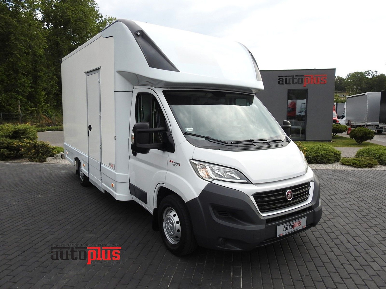 Fiat DUCATO KOFFER 8 PALETTEN KLIMAANLAGE 130PS - Dobozos kisteherautó: 1 kép. Fiat DUCATO KOFFER 8 PALETTEN KLIMAANLAGE 130PS - Dobozos kisteherautó: 1 kép.
