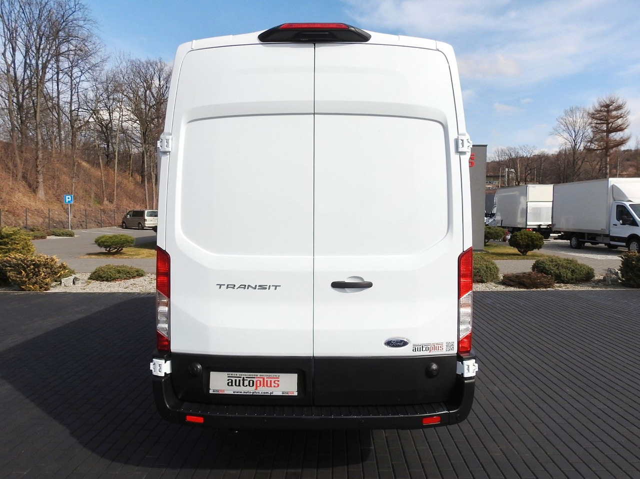 Furgon, Duplakabinos kisteherautó Ford TRANSIT  KASTENWAGEN DOPPELKABINE 6 SITZE  A/C: 11 kép.