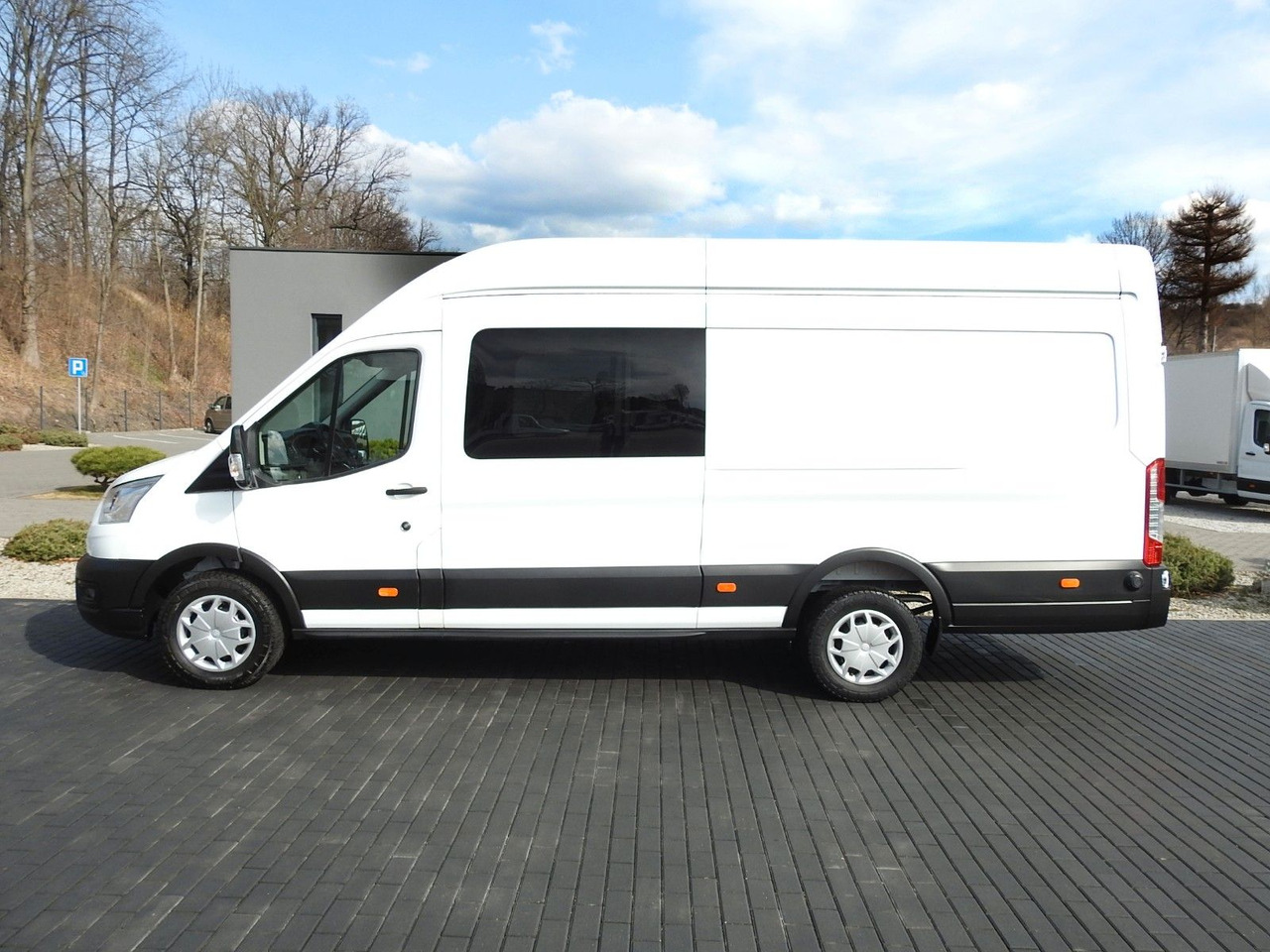 Furgon, Duplakabinos kisteherautó Ford TRANSIT  KASTENWAGEN DOPPELKABINE 6 SITZE  A/C: 9 kép.