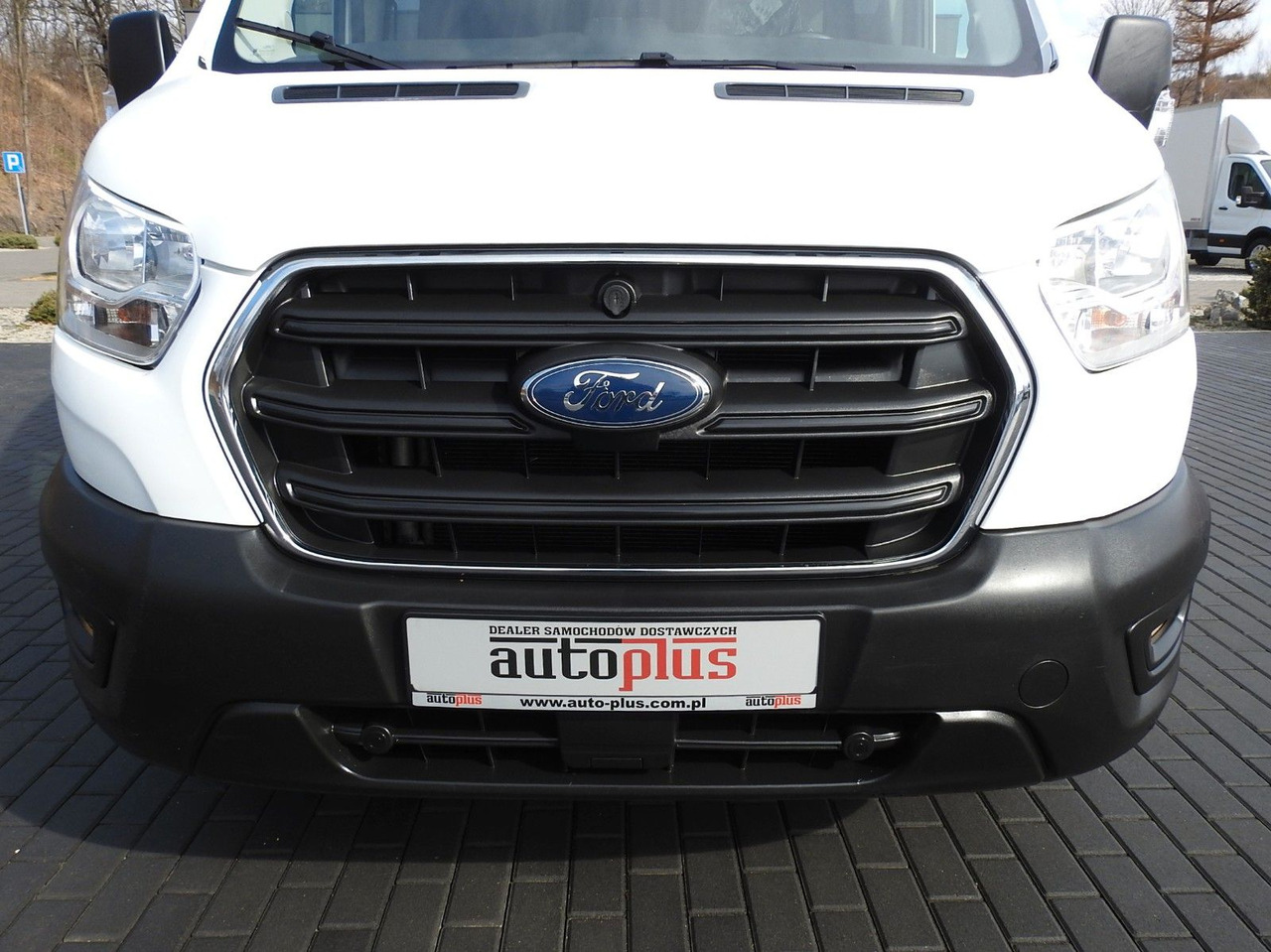 Furgon, Duplakabinos kisteherautó Ford TRANSIT  KASTENWAGEN DOPPELKABINE 6 SITZE  A/C: 15 kép.