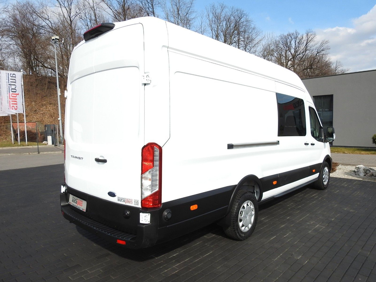 Furgon, Duplakabinos kisteherautó Ford TRANSIT  KASTENWAGEN DOPPELKABINE 6 SITZE  A/C: 14 kép.