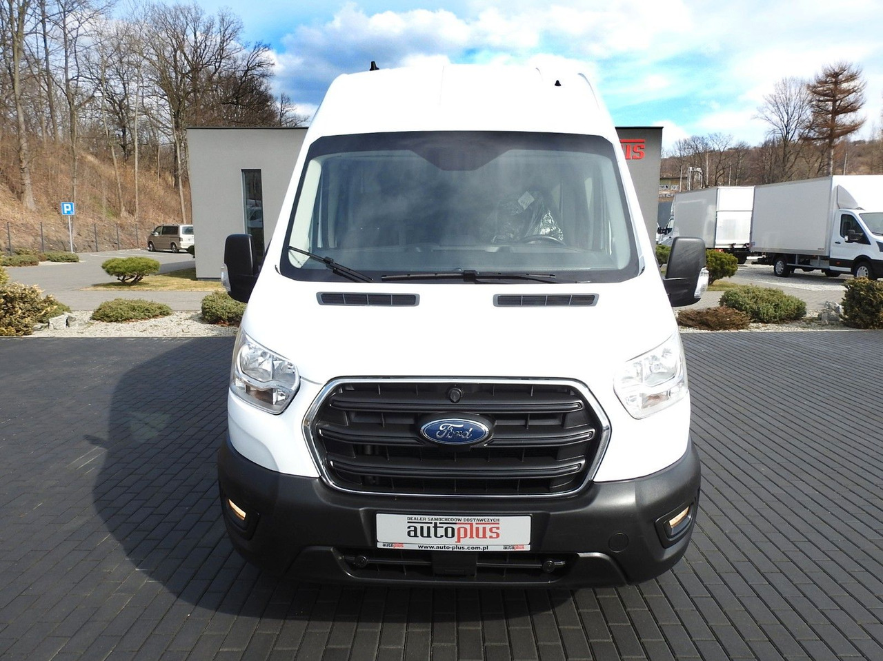 Furgon, Duplakabinos kisteherautó Ford TRANSIT  KASTENWAGEN DOPPELKABINE 6 SITZE  A/C: 5 kép.