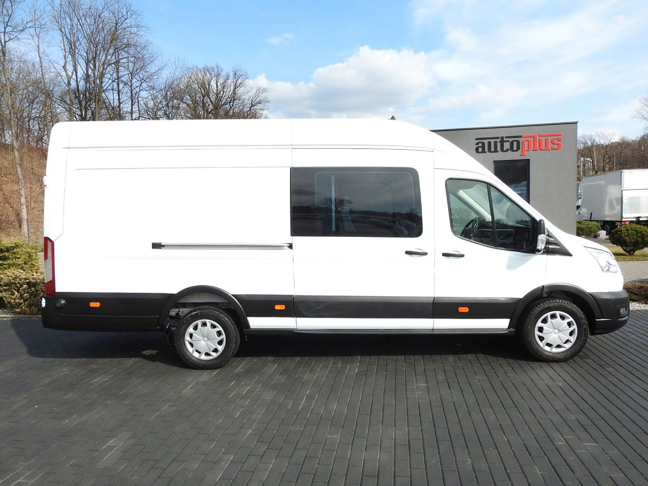 Furgon, Duplakabinos kisteherautó Ford TRANSIT  KASTENWAGEN DOPPELKABINE 6 SITZE  A/C: 7 kép.