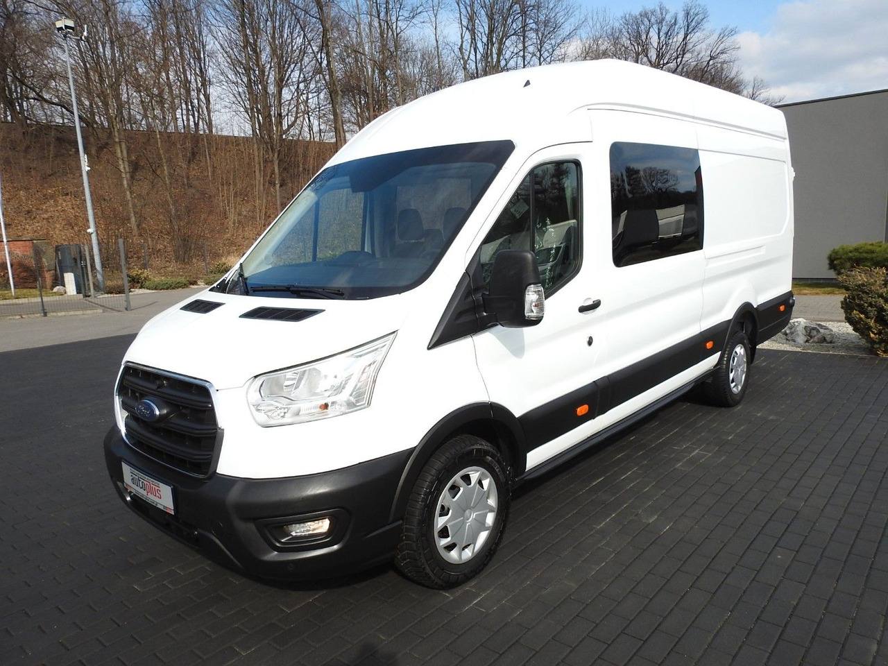 Furgon, Duplakabinos kisteherautó Ford TRANSIT  KASTENWAGEN DOPPELKABINE 6 SITZE  A/C: 6 kép.