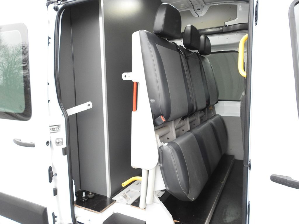 Furgon, Duplakabinos kisteherautó Ford TRANSIT KASTENWAGEN DOPPELKABINE 6 SITZE: 28 kép.
