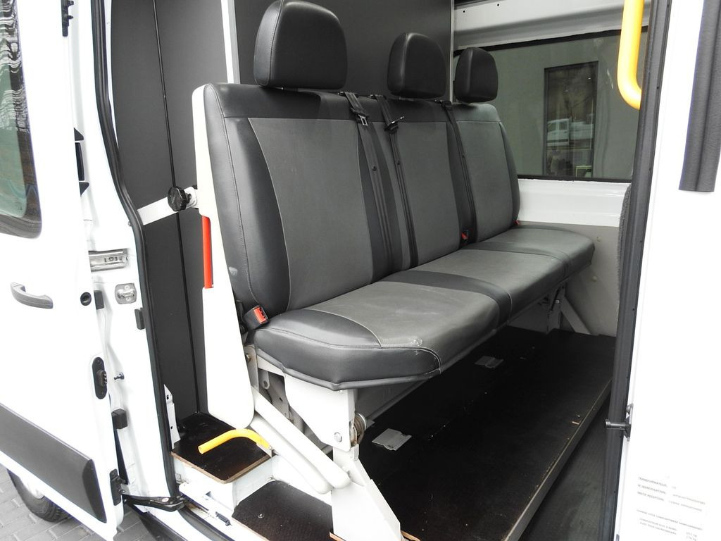 Furgon, Duplakabinos kisteherautó Ford TRANSIT KASTENWAGEN DOPPELKABINE 6 SITZE: 26 kép.