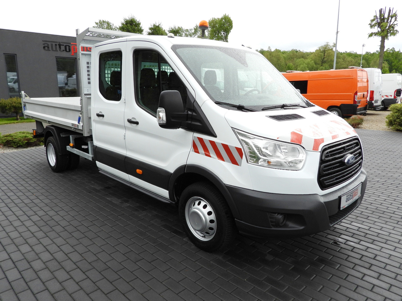 Ford TRANSIT KIPPER DOPPELKABINE DOKA 6 SITZE - Billenőplatós kisteherautó, Duplakabinos kisteherautó: 4 kép. Ford TRANSIT KIPPER DOPPELKABINE DOKA 6 SITZE - Billenőplatós kisteherautó, Duplakabinos kisteherautó: 4 kép.