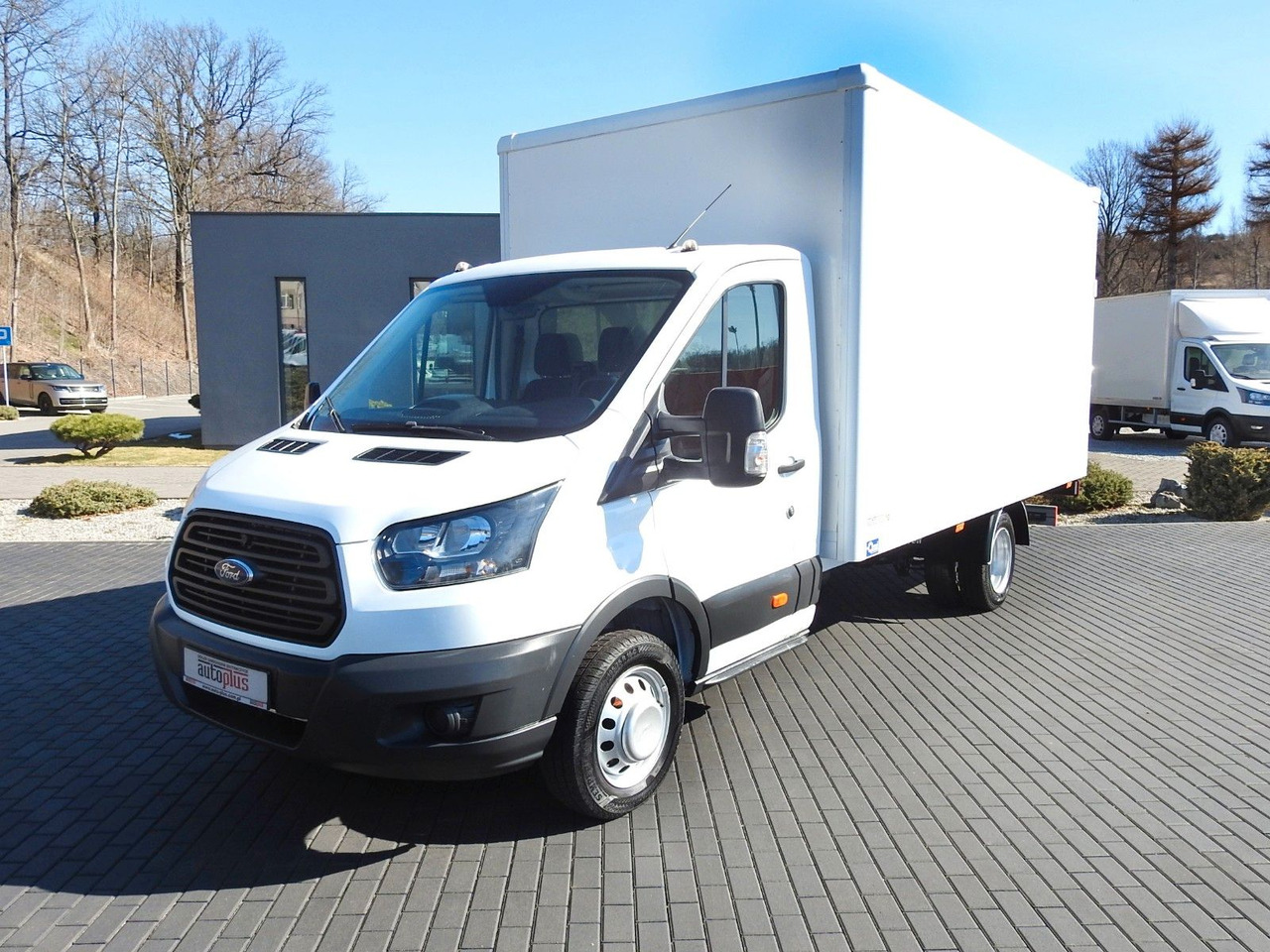 Új Dobozos kisteherautó Ford TRANSIT  KOFFER AUFZUG 8 PALETTEN ZWILLINGSRÄDER: 14 kép.