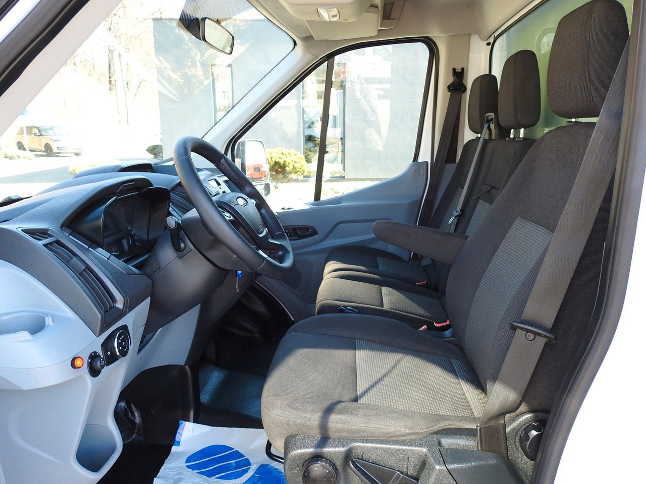 Új Dobozos kisteherautó Ford TRANSIT  KOFFER AUFZUG 8 PALETTEN ZWILLINGSRÄDER: 20 kép.