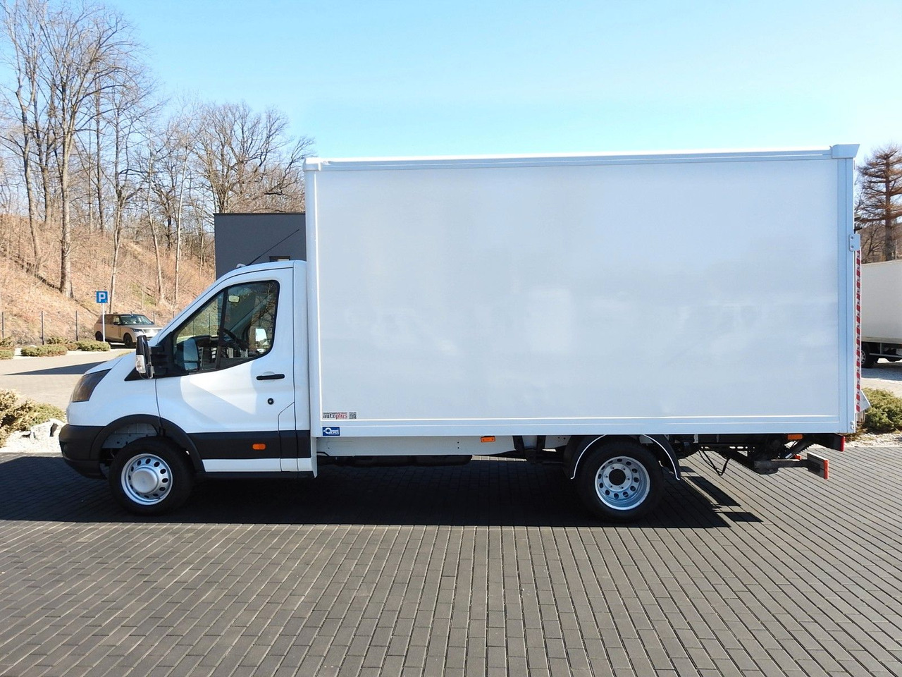 Új Dobozos kisteherautó Ford TRANSIT  KOFFER AUFZUG 8 PALETTEN ZWILLINGSRÄDER: 8 kép.