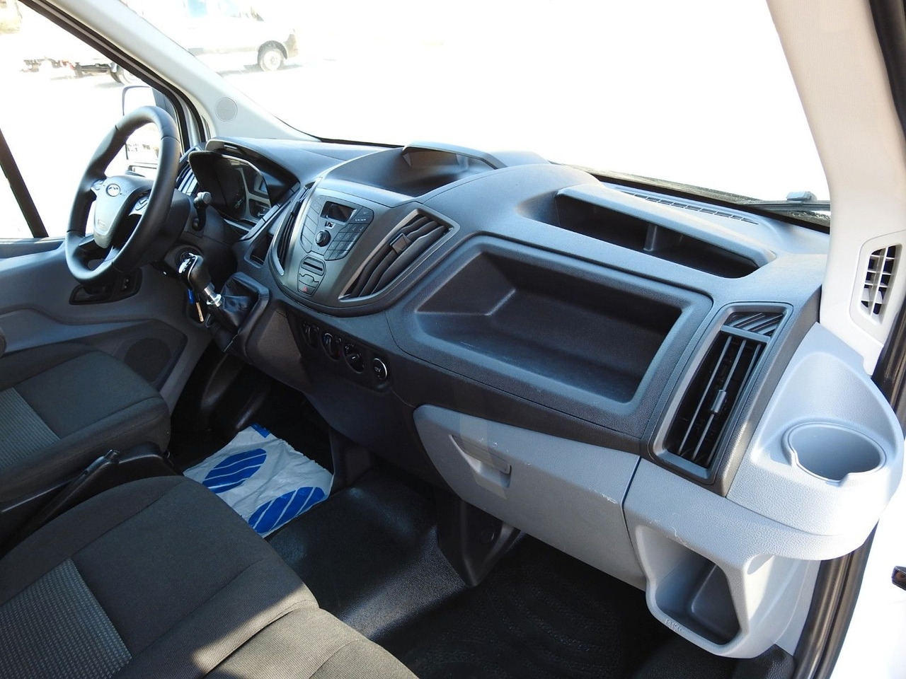 Új Dobozos kisteherautó Ford TRANSIT  KOFFER AUFZUG 8 PALETTEN ZWILLINGSRÄDER: 29 kép.