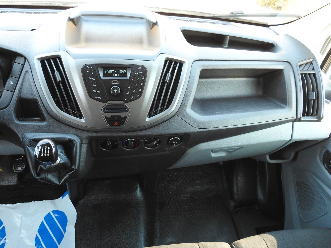 Új Dobozos kisteherautó Ford TRANSIT  KOFFER AUFZUG 8 PALETTEN ZWILLINGSRÄDER: 24 kép.