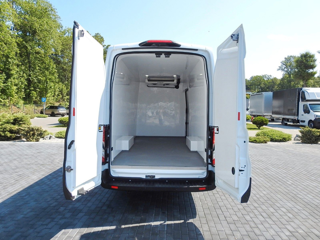 Hűtős kisteherautó Ford TRANSIT KÜHLKASTENWAGEN 0*C HEIZFUNKTION Ford TRANSIT KÜHLKASTENWAGEN 0*C HEIZFUNKTION: 12 kép.