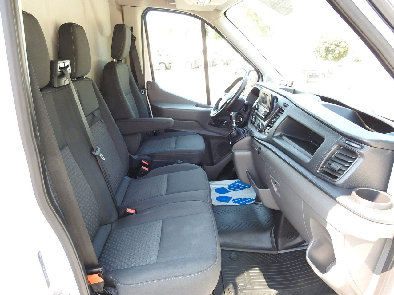 Hűtős kisteherautó Ford TRANSIT KÜHLKASTENWAGEN 0*C HEIZFUNKTION Ford TRANSIT KÜHLKASTENWAGEN 0*C HEIZFUNKTION: 29 kép.