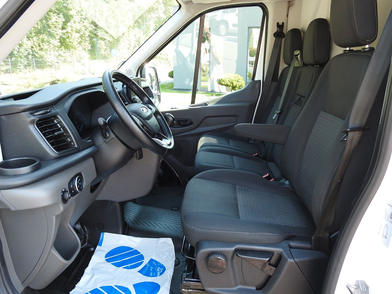 Hűtős kisteherautó Ford TRANSIT KÜHLKASTENWAGEN 0*C HEIZFUNKTION Ford TRANSIT KÜHLKASTENWAGEN 0*C HEIZFUNKTION: 24 kép.
