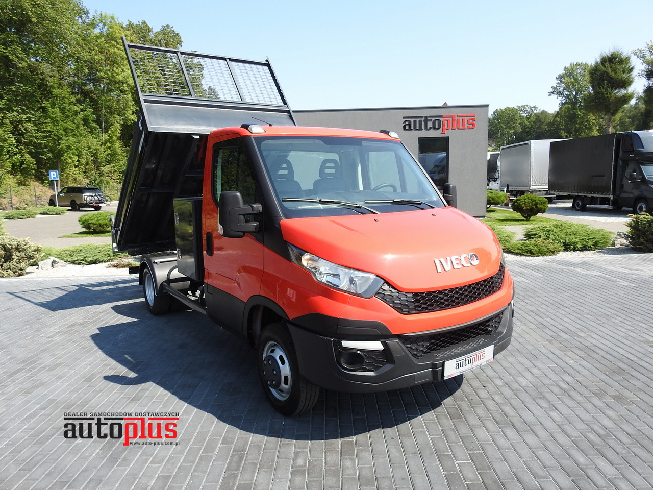 IVECO DAILY 35C13 TIPPER CRUISE CONTROL AIR CONDITIONING TWIN WHEELS 130HP - Billenőplatós kisteherautó: 1 kép. IVECO DAILY 35C13 TIPPER CRUISE CONTROL AIR CONDITIONING TWIN WHEELS 130HP - Billenőplatós kisteherautó: 1 kép.