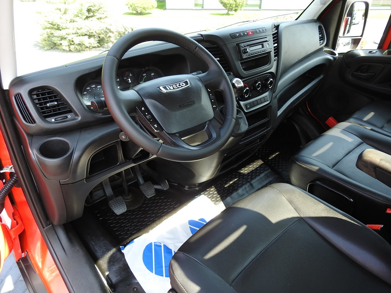 IVECO DAILY 35C13 TIPPER CRUISE CONTROL AIR CONDITIONING TWIN WHEELS 130HP - Billenőplatós kisteherautó: 2 kép. IVECO DAILY 35C13 TIPPER CRUISE CONTROL AIR CONDITIONING TWIN WHEELS 130HP - Billenőplatós kisteherautó: 2 kép.